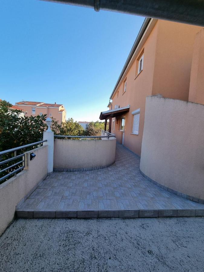 Apartments Vanja Skara Biograd Weißenburg Zimmer foto