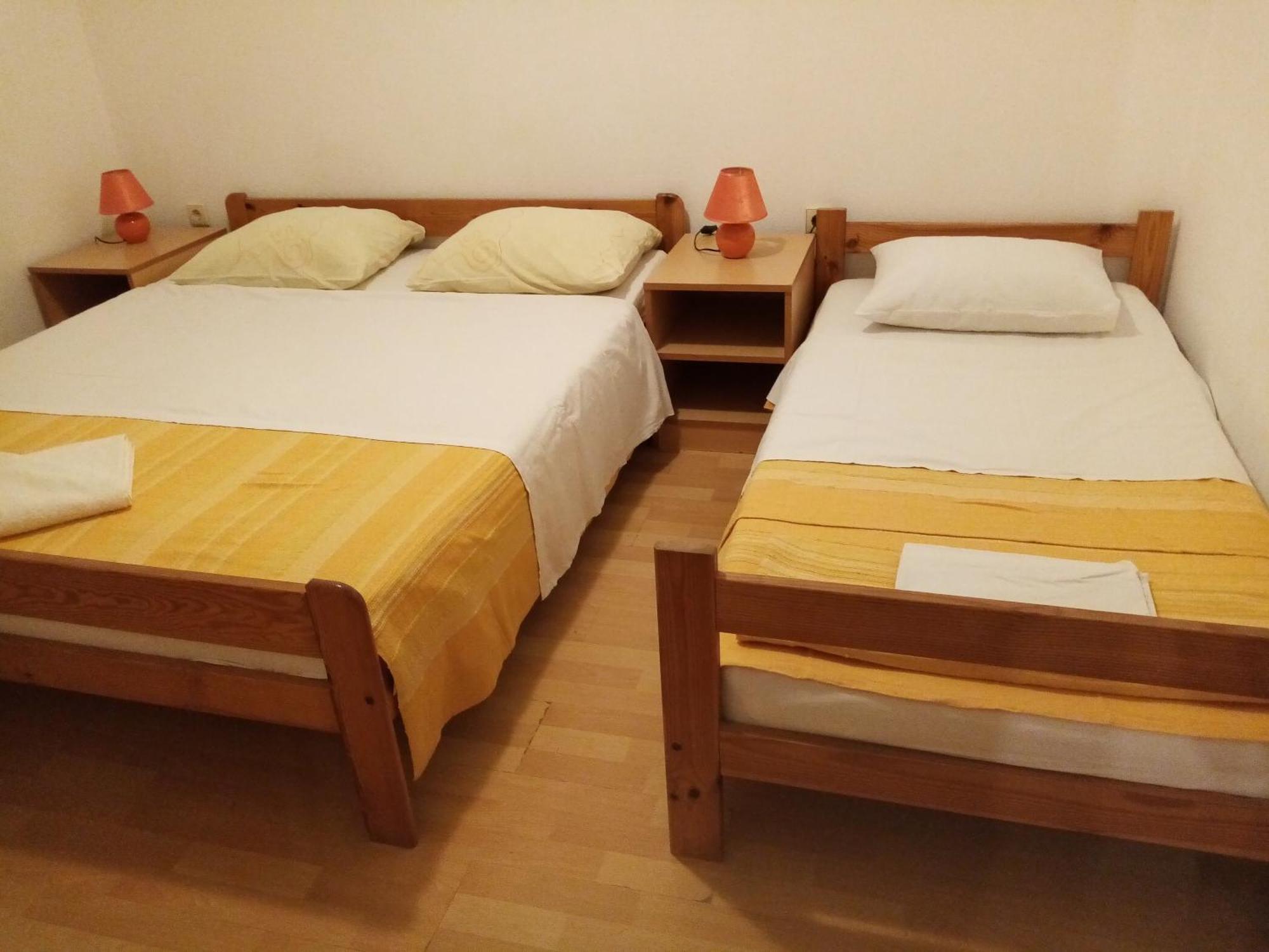 Apartments Vanja Skara Biograd Weißenburg Zimmer foto